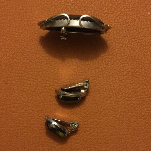 Reverse Cameo Brooch and Clip On Earings - Picture 4 of 6